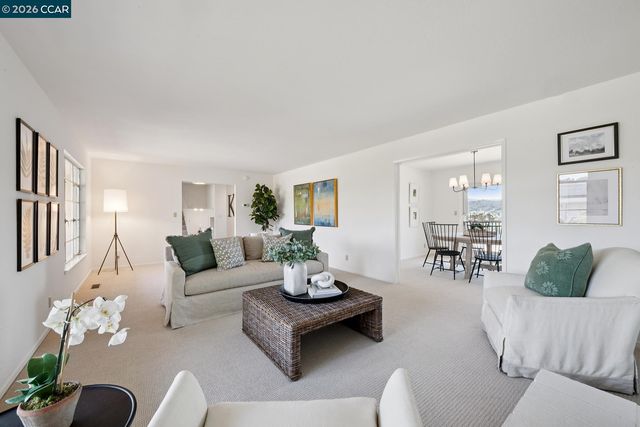 101 Warfield Dr, Moraga, CA 94556