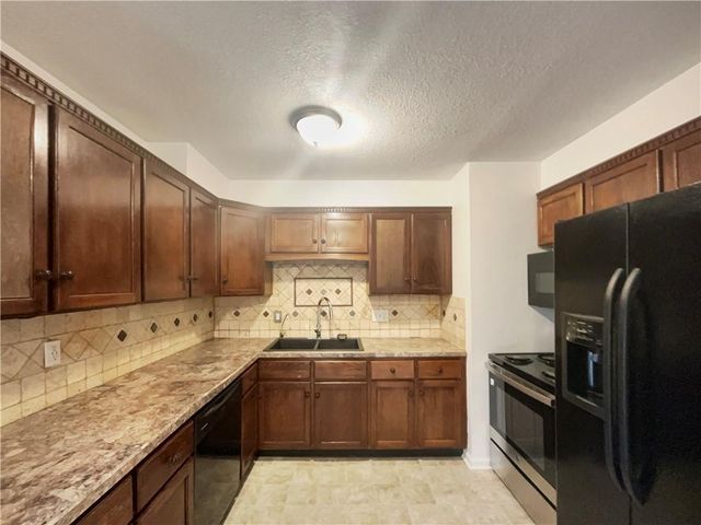 9437 Bristol Avenue, Kansas City, MO 64138