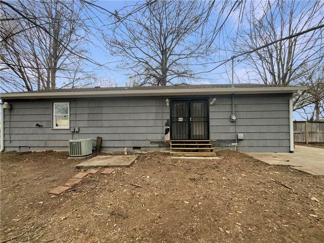 9437 Bristol Avenue, Kansas City, MO 64138