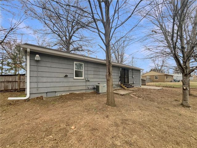 9437 Bristol Avenue, Kansas City, MO 64138