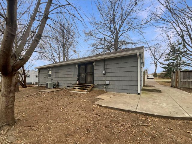 9437 Bristol Avenue, Kansas City, MO 64138