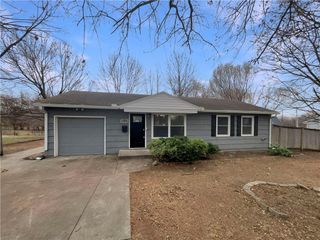 9437 Bristol Avenue, Kansas City, MO 64138