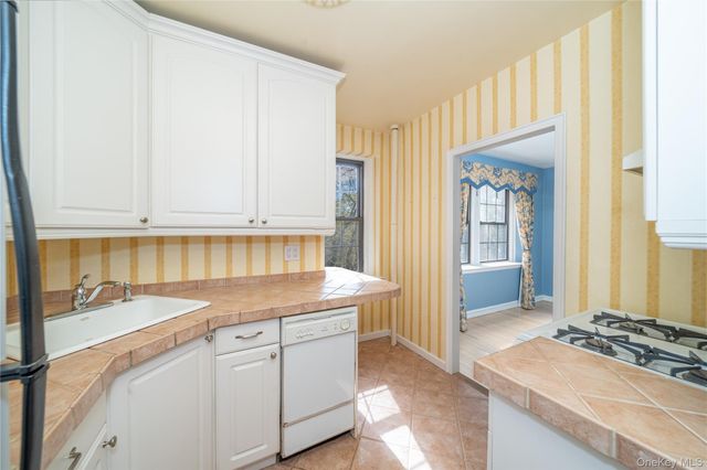 198 Garth Road 2B, Scarsdale, NY 10583