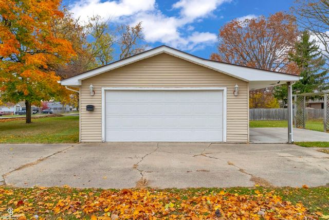 925 Whiting Street, Saint Clair, MI 48079