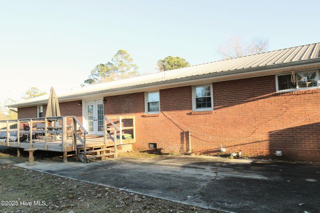 2793 Neils Eddy Road, Riegelwood, NC 28456