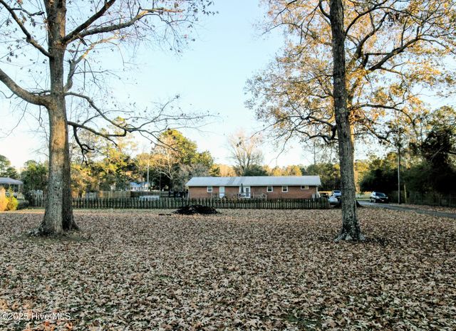 2793 Neils Eddy Road, Riegelwood, NC 28456