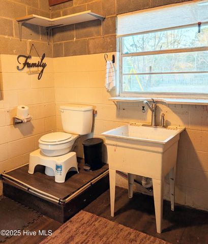 2793 Neils Eddy Road, Riegelwood, NC 28456