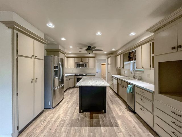 16100 W Britton Road, Yukon, OK 73099