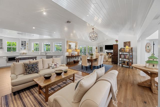 60 Colony Road, Jupiter Inlet Colony, FL 33469