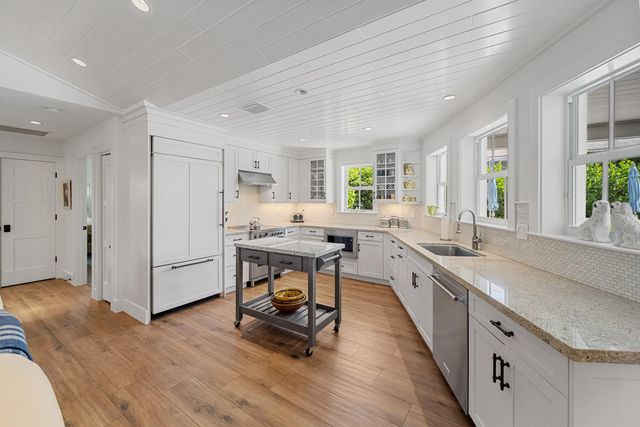 60 Colony Road, Jupiter Inlet Colony, FL 33469