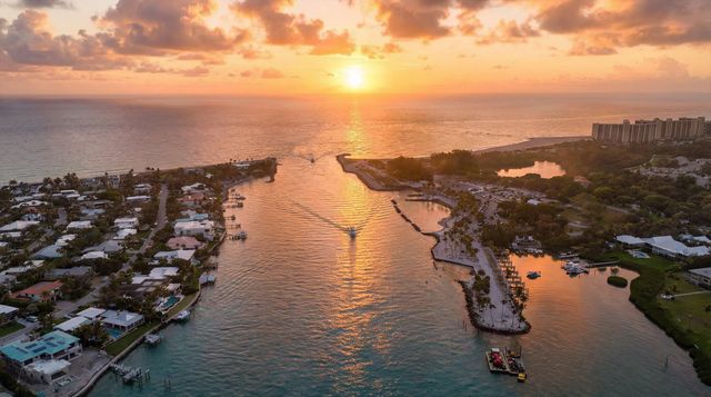 60 Colony Road, Jupiter Inlet Colony, FL 33469