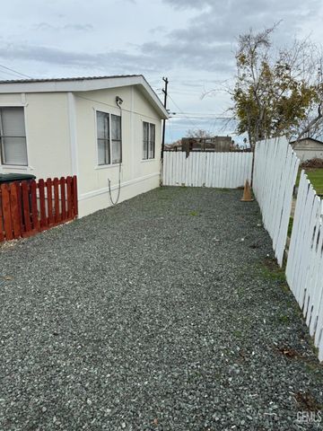 216 Eastern Avenue, Taft, CA 93268