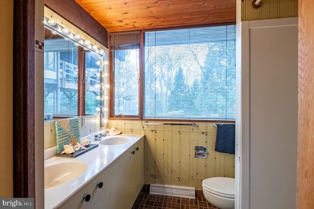 1047 IMPERIAL DR, Mohnton, PA 19540