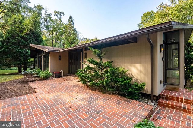 1047 IMPERIAL DR, Mohnton, PA 19540