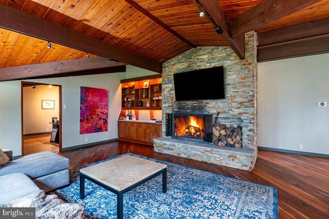 1047 IMPERIAL DR, Mohnton, PA 19540