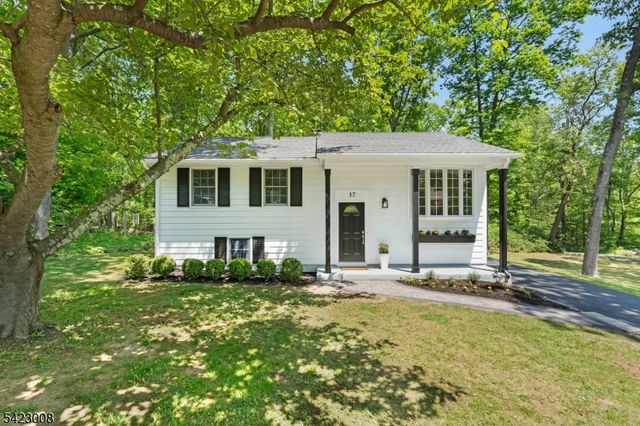 17 Elm St, Stanhope Boro, NJ 07874
