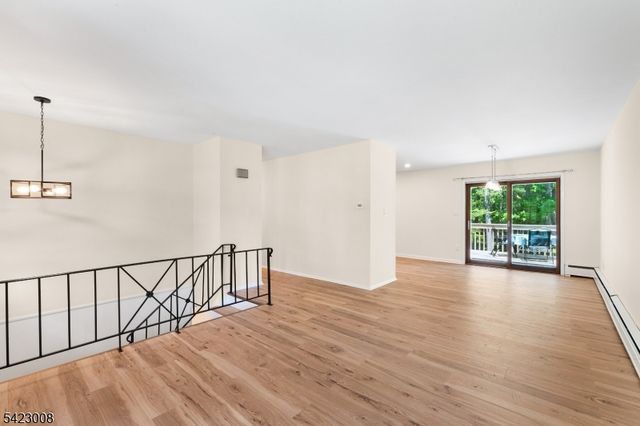 17 Elm St, Stanhope Boro, NJ 07874