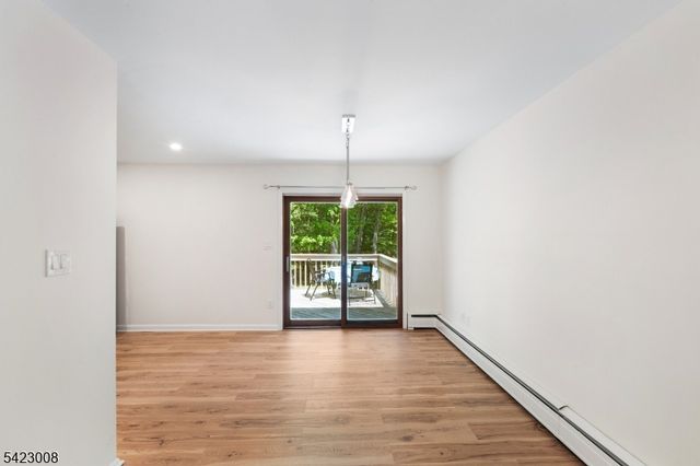 17 Elm St, Stanhope Boro, NJ 07874
