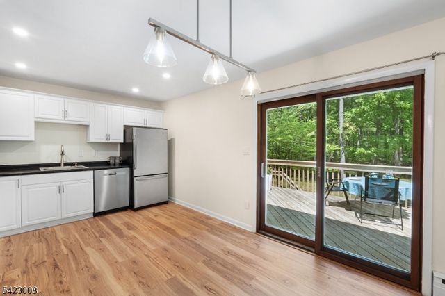 17 Elm St, Stanhope Boro, NJ 07874