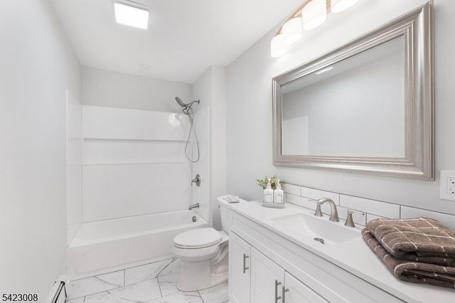 17 Elm St, Stanhope Boro, NJ 07874