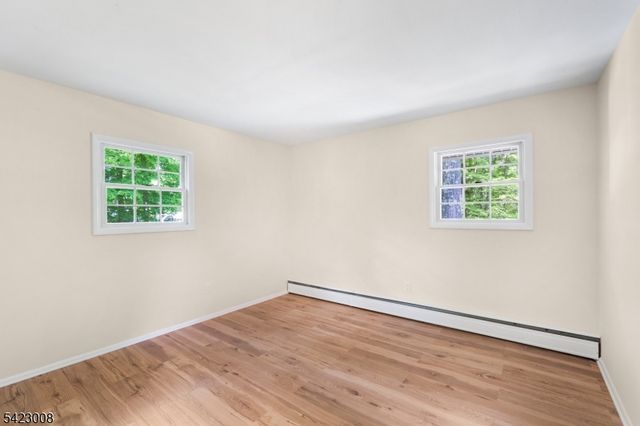 17 Elm St, Stanhope Boro, NJ 07874