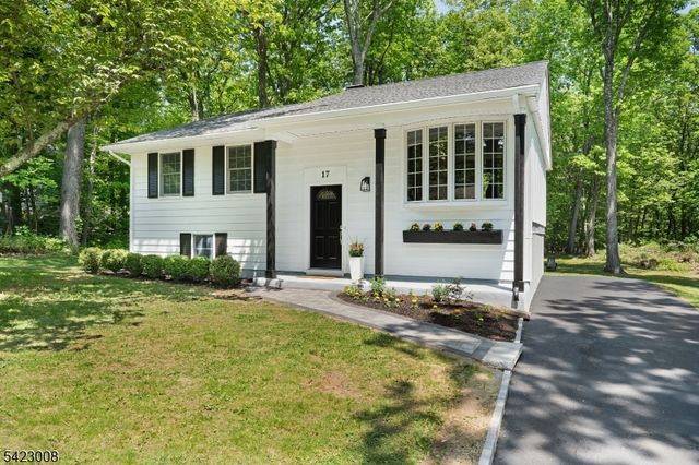 17 Elm St, Stanhope Boro, NJ 07874