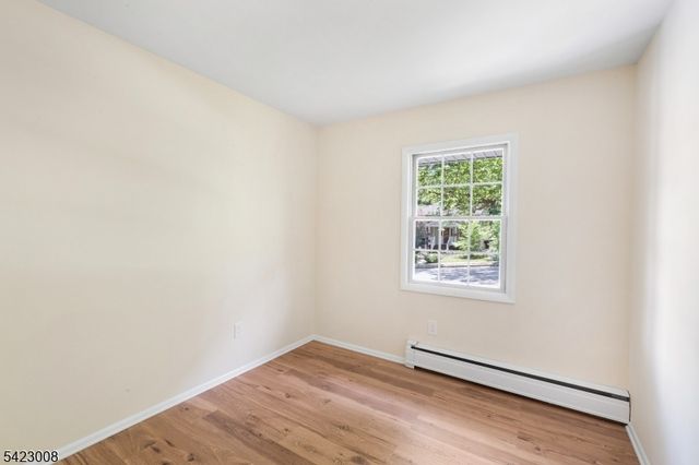 17 Elm St, Stanhope Boro, NJ 07874