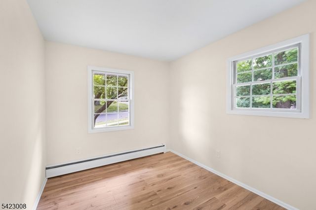 17 Elm St, Stanhope Boro, NJ 07874