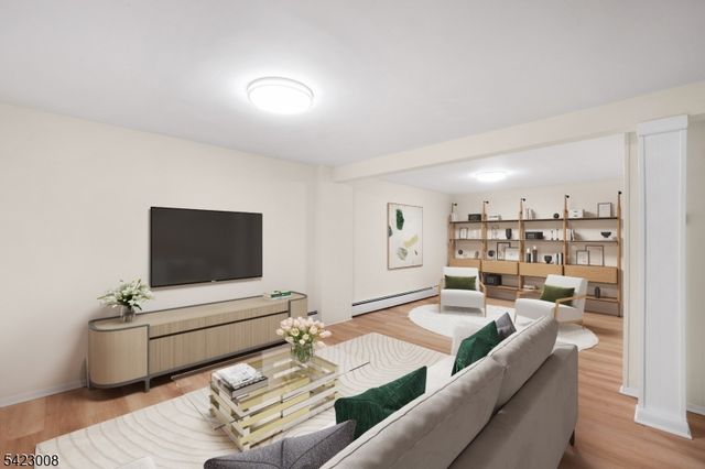 17 Elm St, Stanhope Boro, NJ 07874