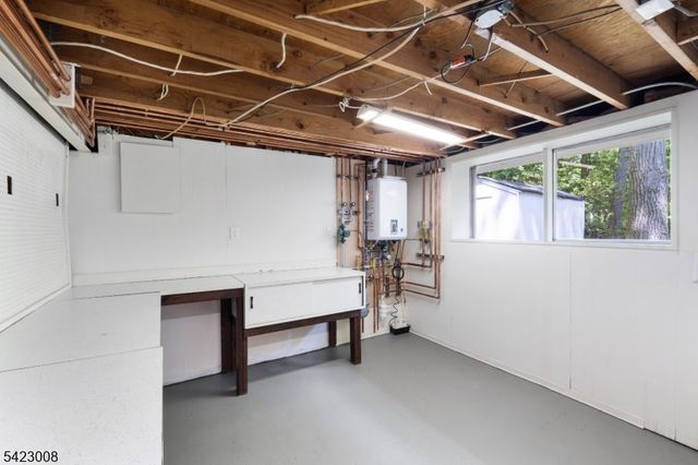 17 Elm St, Stanhope Boro, NJ 07874