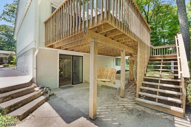 17 Elm St, Stanhope Boro, NJ 07874