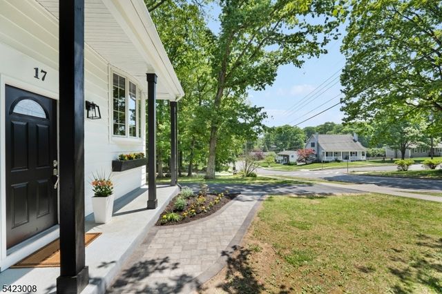 17 Elm St, Stanhope Boro, NJ 07874