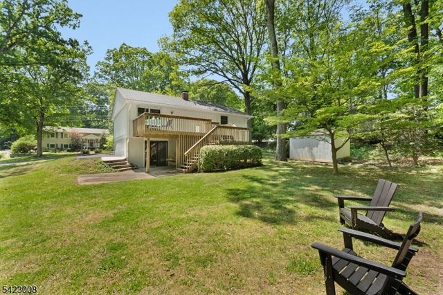 17 Elm St, Stanhope Boro, NJ 07874