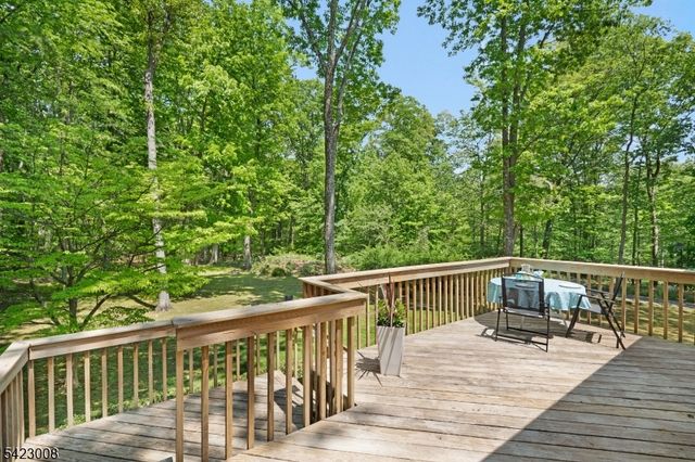 17 Elm St, Stanhope Boro, NJ 07874