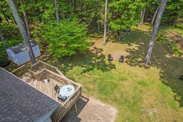 17 Elm St, Stanhope Boro, NJ 07874