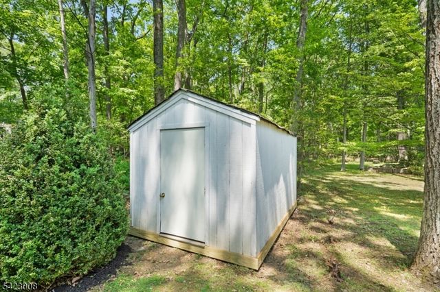 17 Elm St, Stanhope Boro, NJ 07874