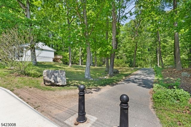 17 Elm St, Stanhope Boro, NJ 07874