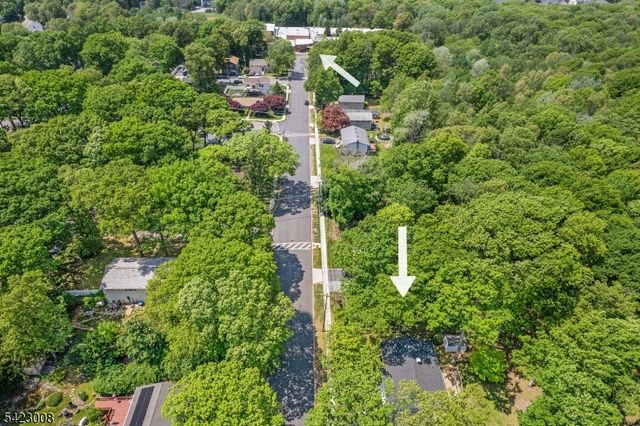 17 Elm St, Stanhope Boro, NJ 07874