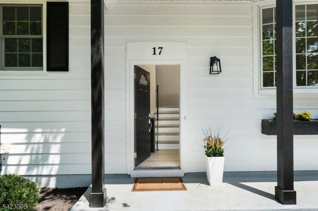 17 Elm St, Stanhope Boro, NJ 07874