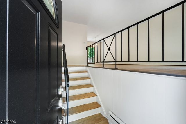 17 Elm St, Stanhope Boro, NJ 07874