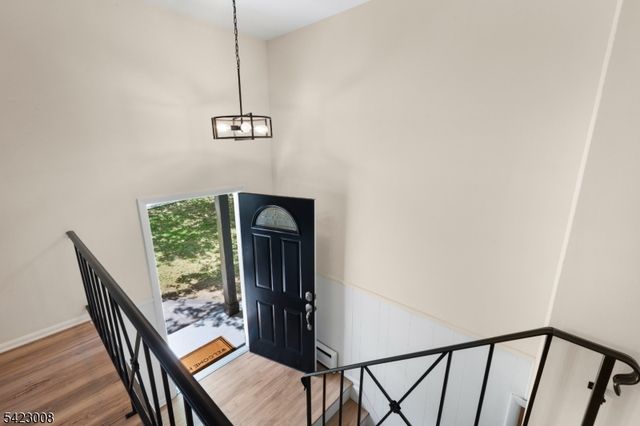 17 Elm St, Stanhope Boro, NJ 07874