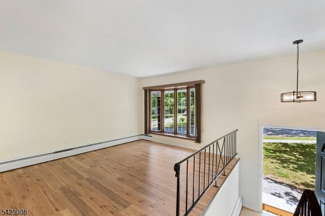 17 Elm St, Stanhope Boro, NJ 07874