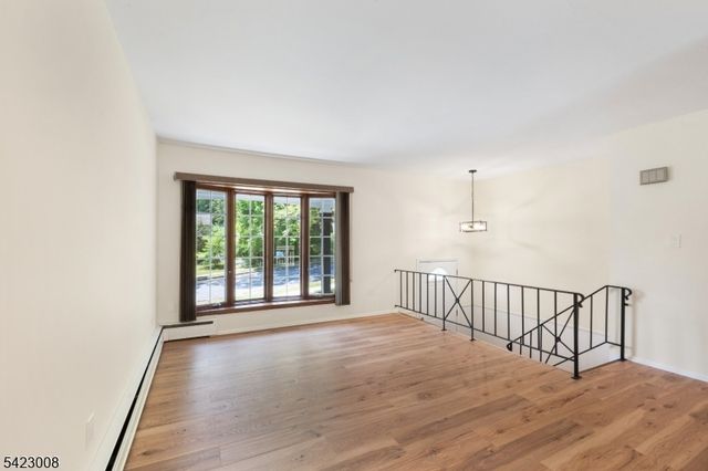 17 Elm St, Stanhope Boro, NJ 07874