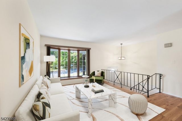 17 Elm St, Stanhope Boro, NJ 07874