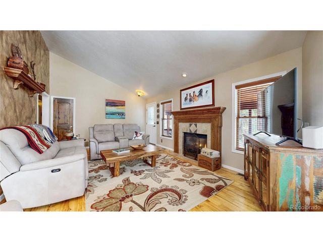 909 Tallaqua Dr, Grand Lake, CO 80447