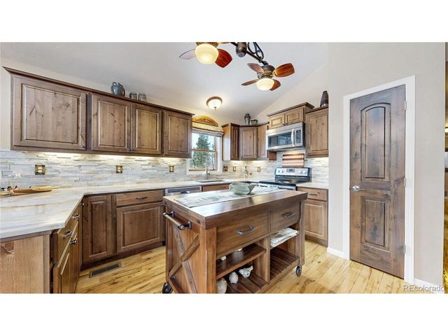 909 Tallaqua Dr, Grand Lake, CO 80447