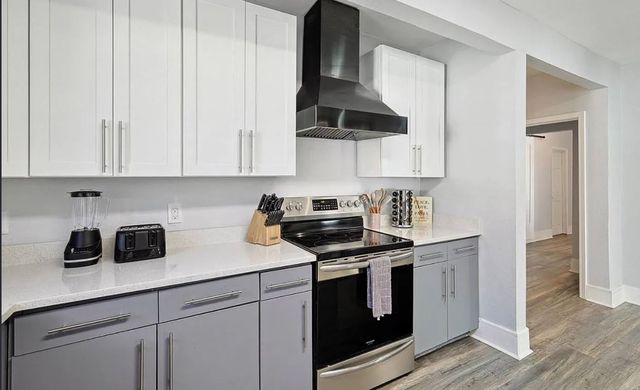 702 N Edgefield Avenue, Dallas, TX 75208