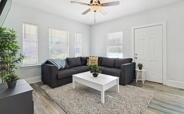 702 N Edgefield Avenue, Dallas, TX 75208