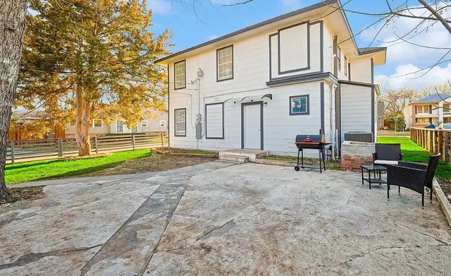 702 N Edgefield Avenue, Dallas, TX 75208