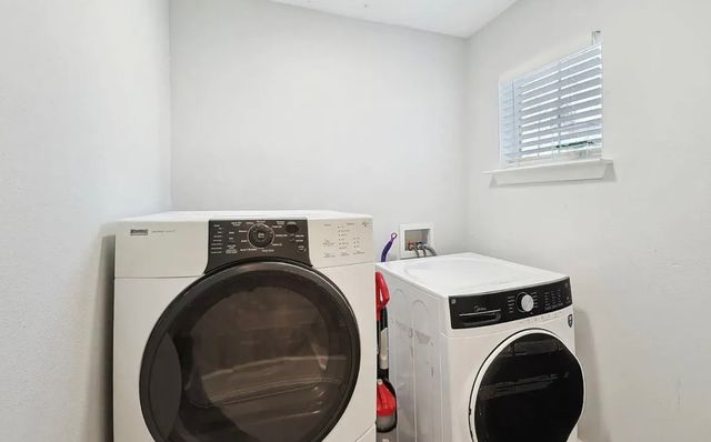 702 N Edgefield Avenue, Dallas, TX 75208